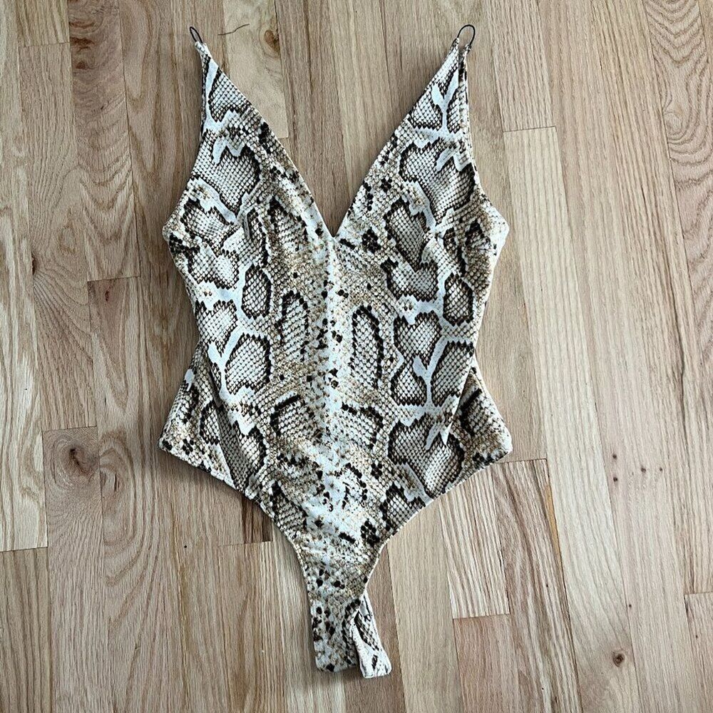ASTR the label snake print deep v bodysuit‎ sexy onepiece small strappy glam
